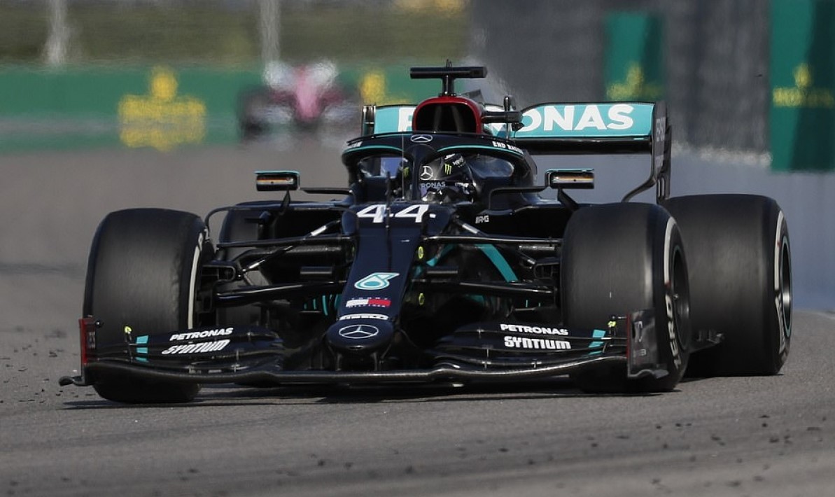 Lewis Hamilton thắng Grand Prix Nga, tiếp tục nâng cao kỷ lục cá nhân