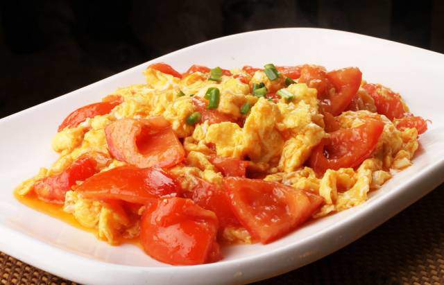 Trứng có vị đậm đà, ngậy béo, kết hợp cùng hương vị cà chua thơm ngon