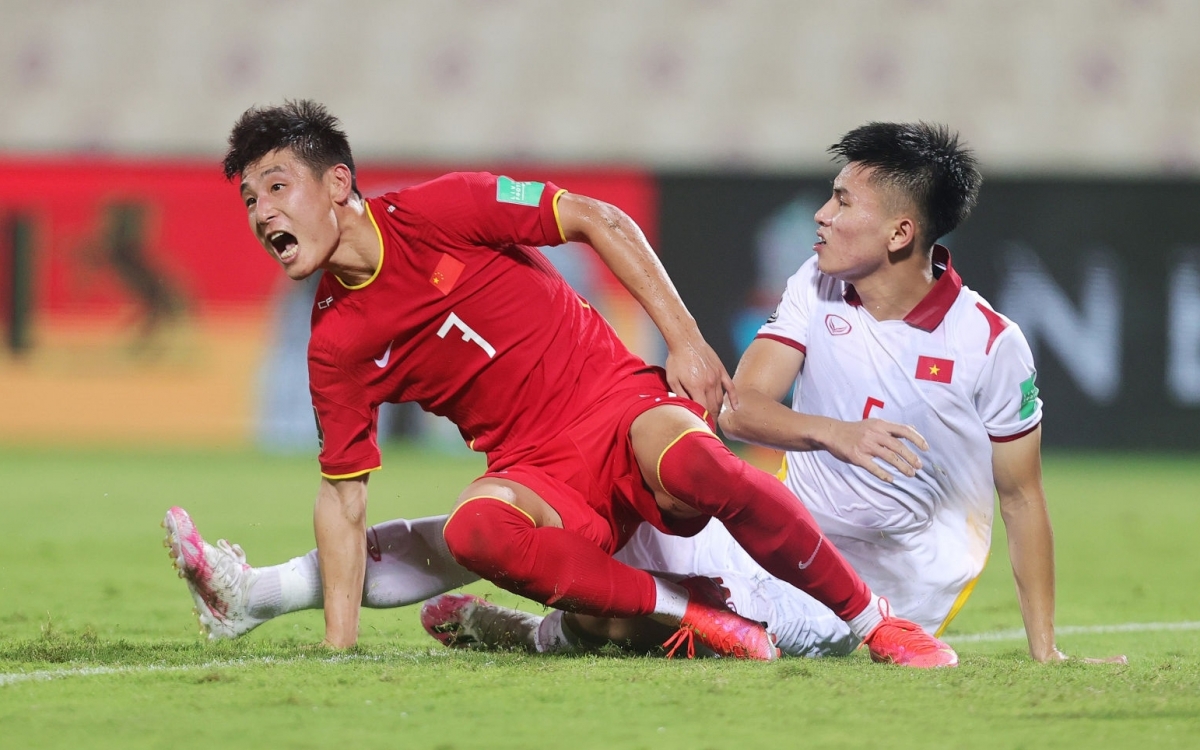 Trung vệ Thanh Bình bị loại trước trận đấu gặp Oman